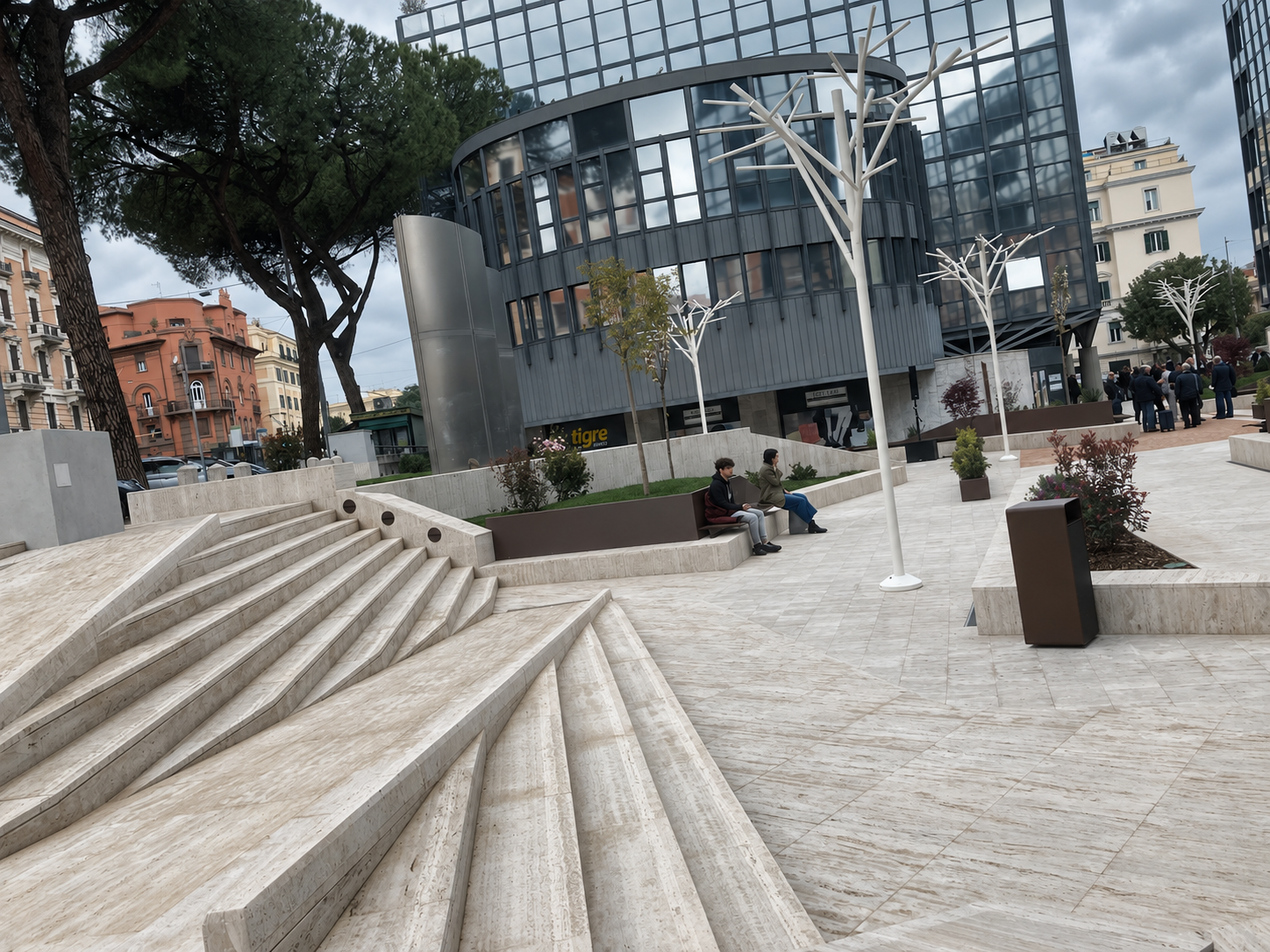 Piazzetta Morgagni riqualificata: gradonate, sedute, aiuole e spazi di sosta